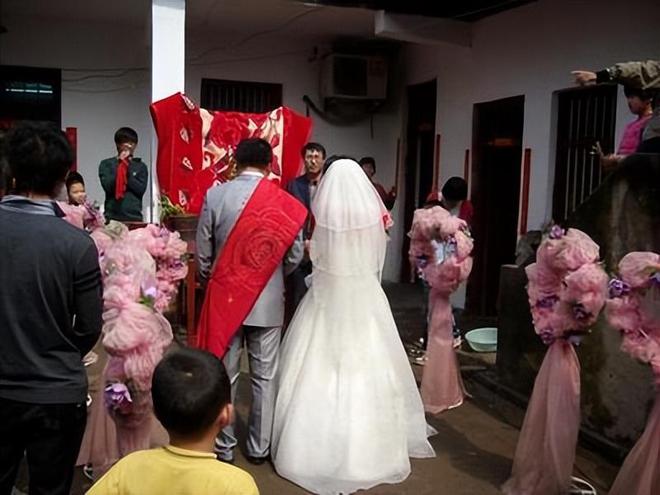 男子花14万彩礼，娶了个假“老婆”，剧情之狗血，比荒诞剧还夸张