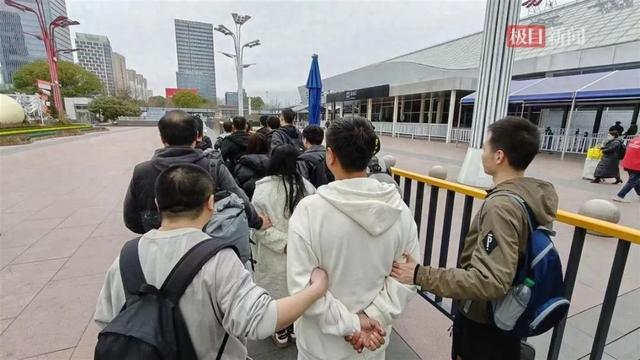 81万件快递竟全是电诈卡片，他已落网！
