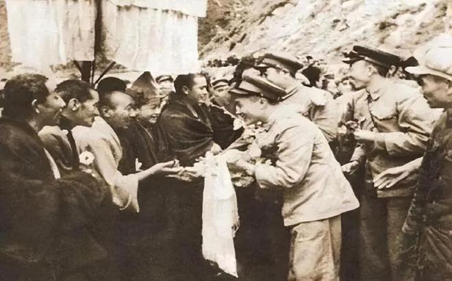 母亲与韩红的关系不和睦20年，其母亲的两个遗愿首曝出，令人慨叹