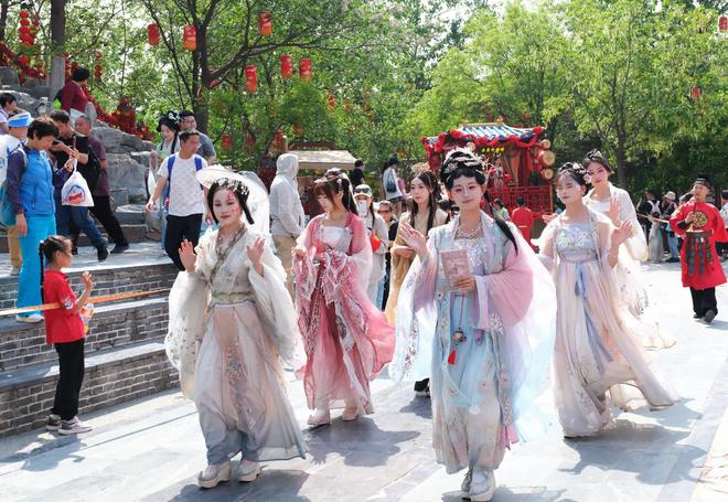 五一出行预订进入高潮：机票价格变动频繁，高星酒店预订激增