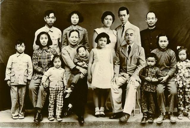 文化中国行 | 西安一摄影师收藏历时百年5000张民间家庭影像，被称“民间影像档案守护者”