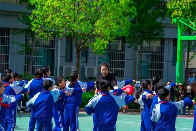 二七区建新街小学以武润德展风采行知育人传匠心