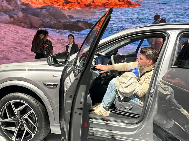上海车展新风向：电动化浪潮助推智能化角逐