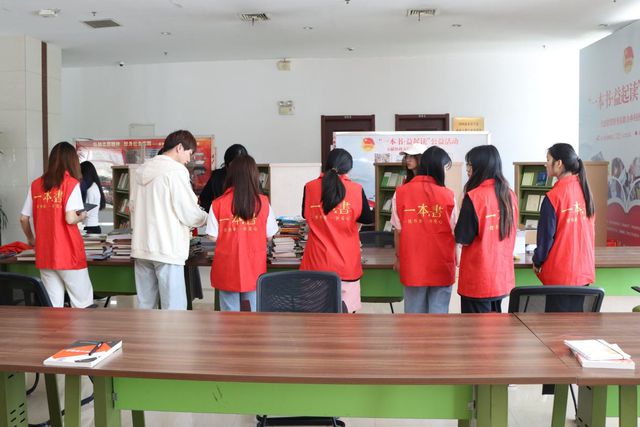 “豫见未来·书送梦想”爱心捐赠仪式在郑州举行