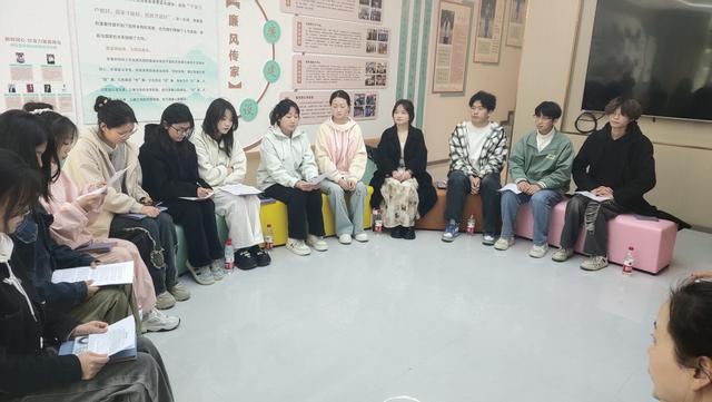校地联盟聚合力 理论宣讲绽山阳