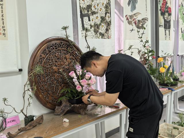 月季与艺术的完美邂逅 月季公园插花比赛精彩呈现