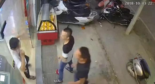 男子被派出所所长亲属殴打一年多后死亡，一审开庭，案件细节曝出