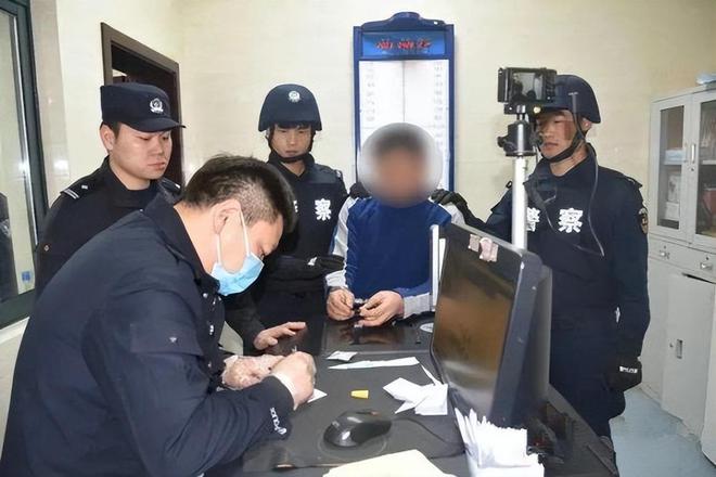 男子入室盗窃竟将户主女子压床上，被判抢劫，男子：我是猥亵女子