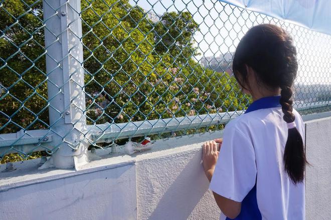 小女孩遭6人侵犯怀孕，5人被捕，另1人却被免责，女孩母亲要说法