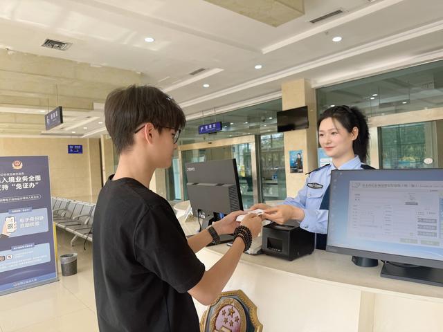 信阳市公安局出入境管理支队 便利措施助力地方营商环境