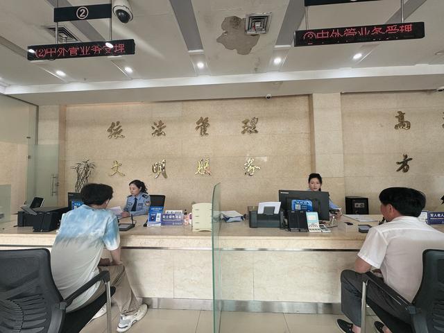 信阳市公安局出入境管理支队 便利措施助力地方营商环境