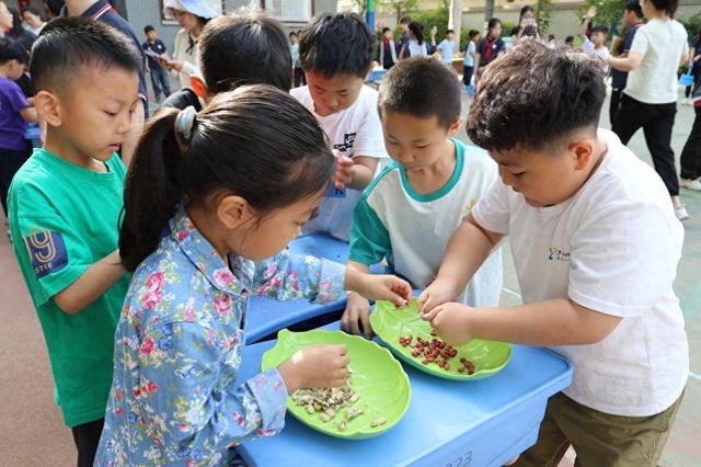 郑州市金水区凤凰双语小学劳动淬炼成长实践创造幸福