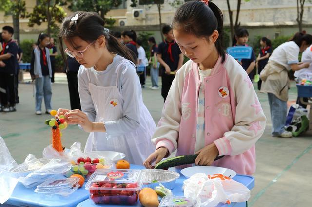 郑州市金水区凤凰双语小学劳动淬炼成长实践创造幸福