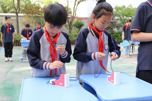 郑州市金水区凤凰双语小学劳动淬炼成长实践创造幸福