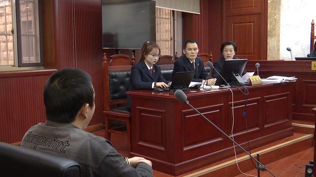 男子将鸡肉干加入牛肉膏、牛肉粉“包装”成牛肉干，投放团购平台销往全国多地，获刑8年罚140万
