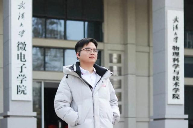 游戏少年逆袭发顶刊，武汉伢李展拿下雷军奖!