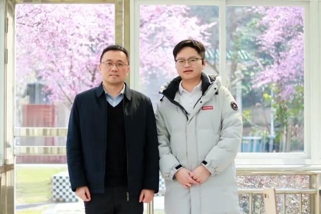 游戏少年逆袭发顶刊，武汉伢李展拿下雷军奖!