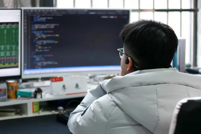 游戏少年逆袭发顶刊，武汉伢李展拿下雷军奖!