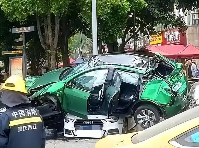 重庆街头一特斯拉失控损毁多车，刹车失灵还是另有隐情？