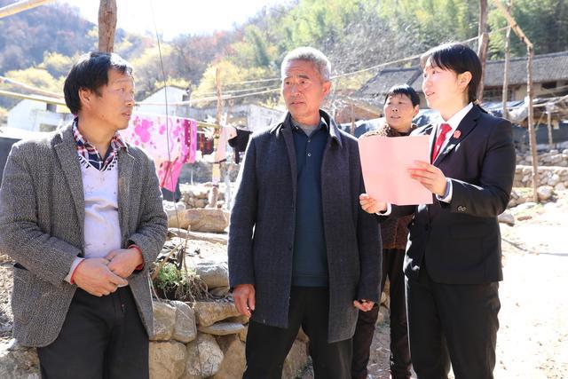 西峡法院：普法课堂进花海 法治护航春耕生产