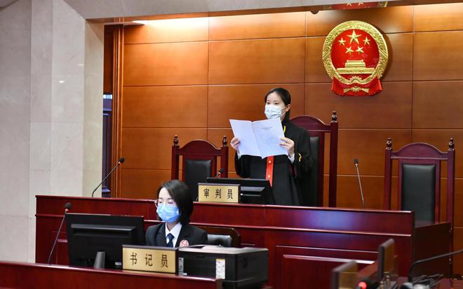 女老师拒绝与男友在野外发生关系，女老师被男友砍杀，详情曝出