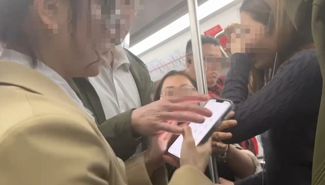 杨某（男，36岁）凭空编造上海地铁猥亵者与女乘客互约等信息被抓