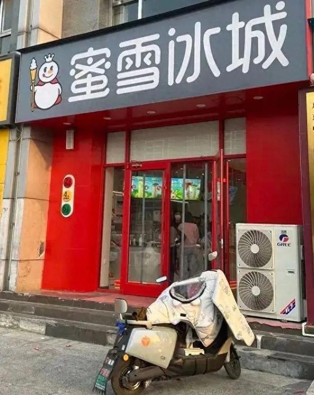 “招牌禁用红蓝黑”，河北三河城管回应：不心疼钱可改回原色