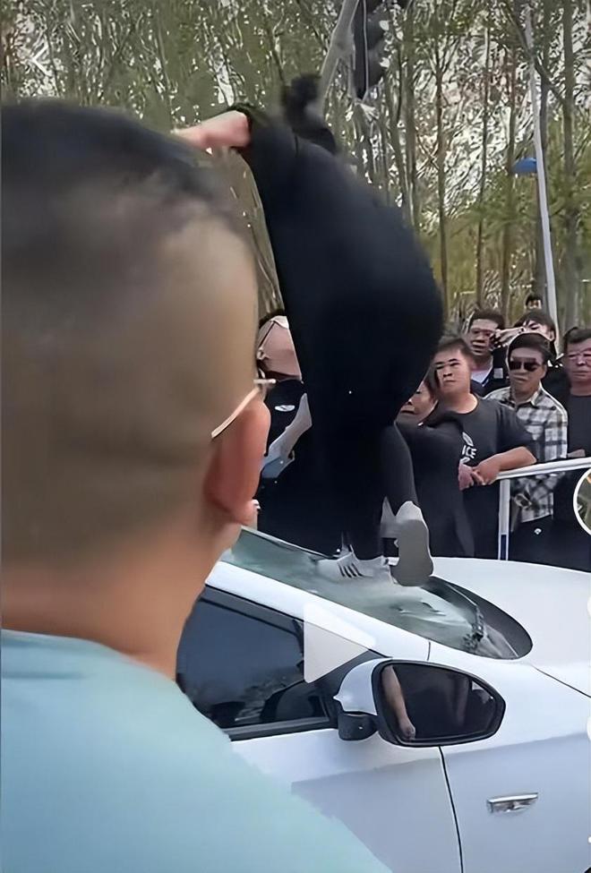 原配堵小三后续：小三正脸照被曝，长得挺漂亮，有更多内幕曝出