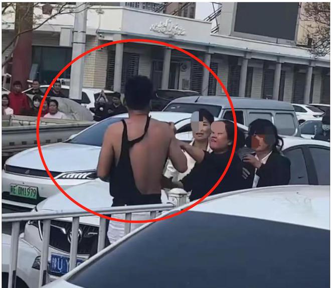 原配堵小三后续：小三正脸照被曝，长得挺漂亮，有更多内幕曝出