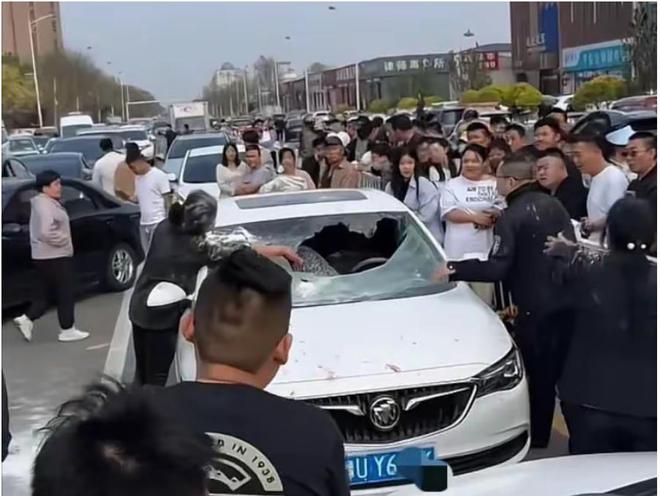 原配堵小三后续：小三正脸照被曝，长得挺漂亮，有更多内幕曝出