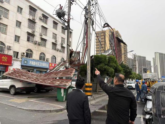 信阳浉河区五星街道快速应对大风天气 多措并举筑牢安全防线
