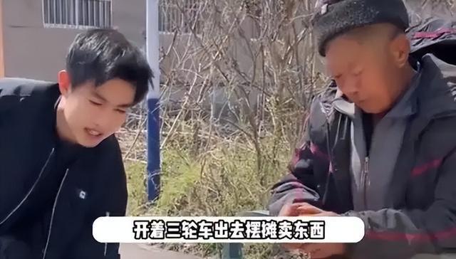 厌倦娱乐圈潜规则！29岁男演员退圈回老家赶集摆摊开启别样人生