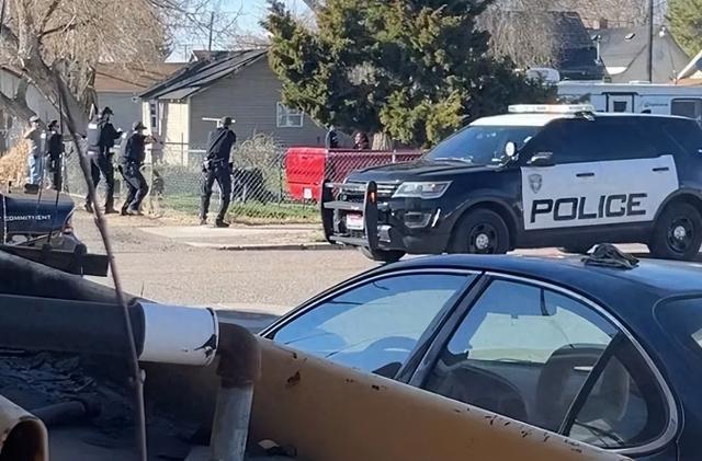 美4名警察12秒射杀一脑瘫自闭症男孩！抢救时，医生在他体内取出9颗子弹