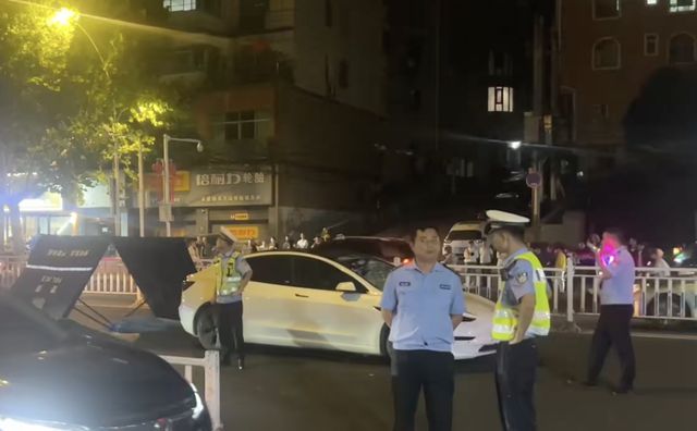 “一家三口被撞身亡”家属不舍扔儿媳喝过的水，肇事者父亲：撞死人是天灾