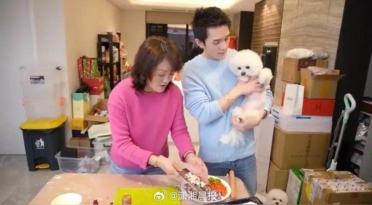 李佳琦回应妈妈带货:她正是拼的年纪 各位网友您怎么看