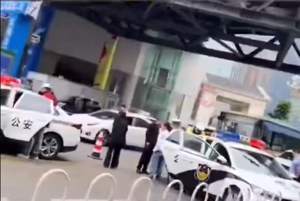 贵阳一辆小米SU7发生车祸，交警证实正调查处理