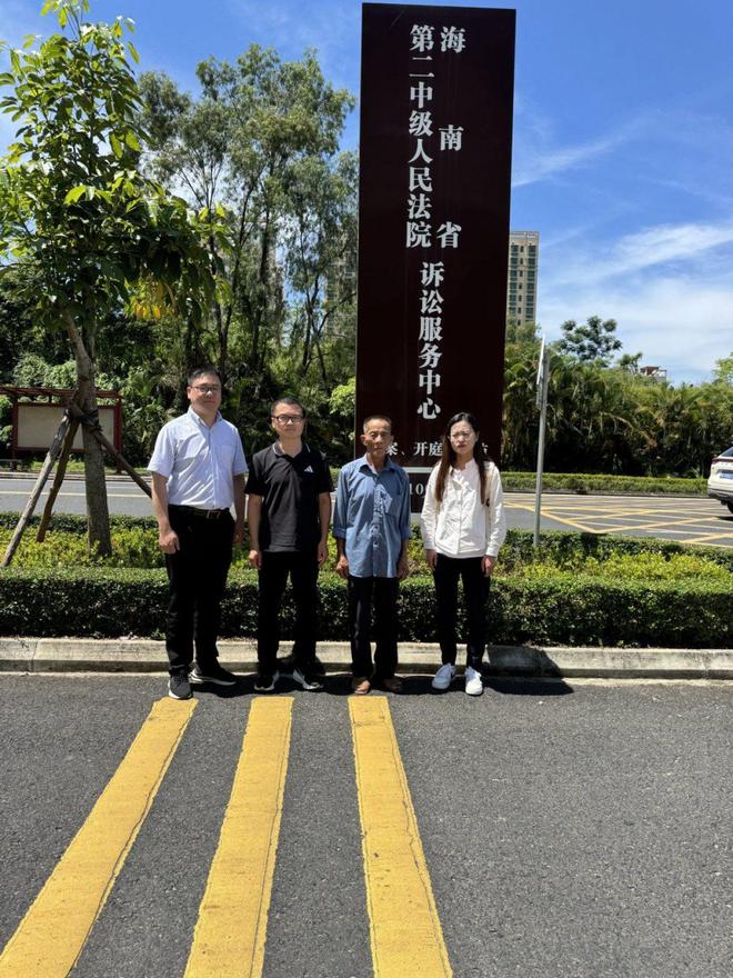 七旬老人为护孙儿砍伤醉汉服刑8个月，申诉后认定正当防卫申请国赔