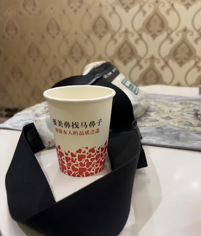 超市女老板被口腔医生1天做12项美容手术，称隆胸后假体破裂维权反被打
