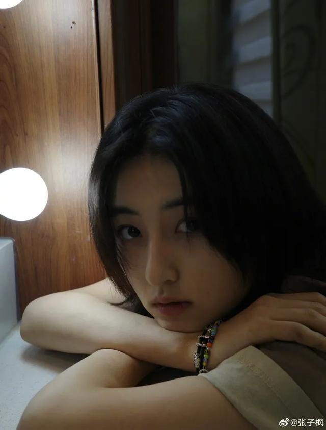 河南籍女演员张子枫任电影节评委！新电影亮相戛纳，舒淇、林志玲竖大拇指点赞