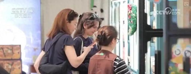 外国游客 “扫货潮” 来袭，“中国购” 缘何火爆全球？