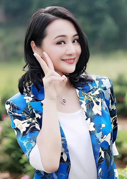 著名主持人曹颖患胃癌！术后8天就开直播带货，她的担忧曝出