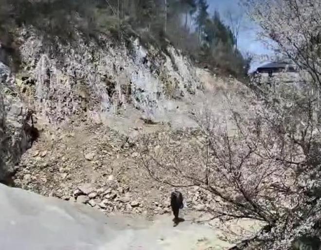 重庆一男子离奇失踪俩月，十几个监控没拍到他离家的画面，很诡异