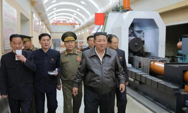 朝鲜驱逐舰下水，出现严重事故，金正恩怒了，有这些官员被抓