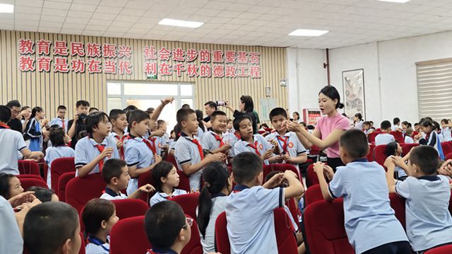 魔术点亮童心 豫疆情暖校园丨河南省魔术支教走进哈密
