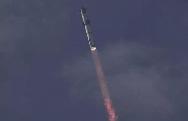 “星舰” 第九次试飞失败，失去助推器后飞船失控解体