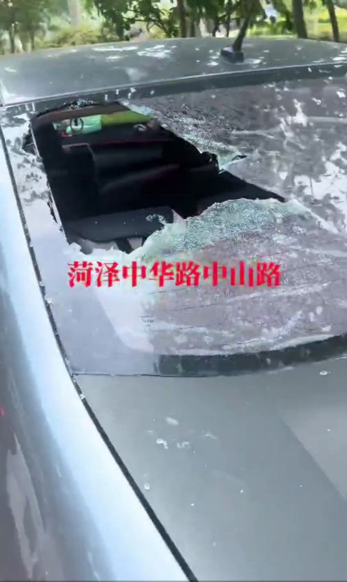 车主发视频“夜晚路边20多辆车被砸玻璃”，称案件告破正协商赔偿