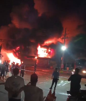 福建霞浦一企业仓库凌晨突发大火，火势持续超5小时，相关部门已介入调查
