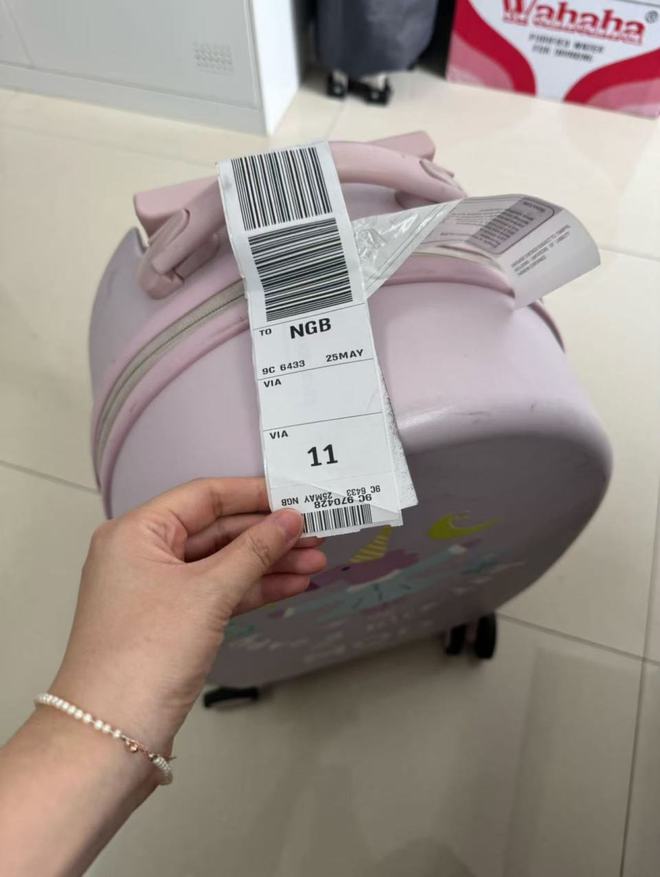 “女子称乘机托运行李中金手链不翼而飞”追踪：案件移交陕西警方侦办，律师分析责任划分