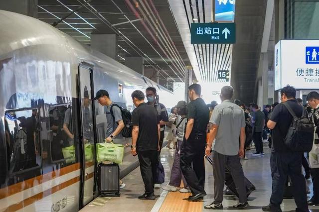 国铁郑州局端午运输今日启动 预计发送旅客375.9万人