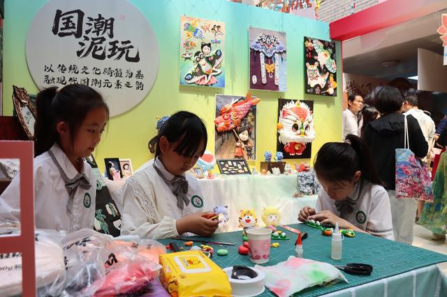 郑州美术学科校本课程观摩展示刚结束，有人已经期待第七届啦